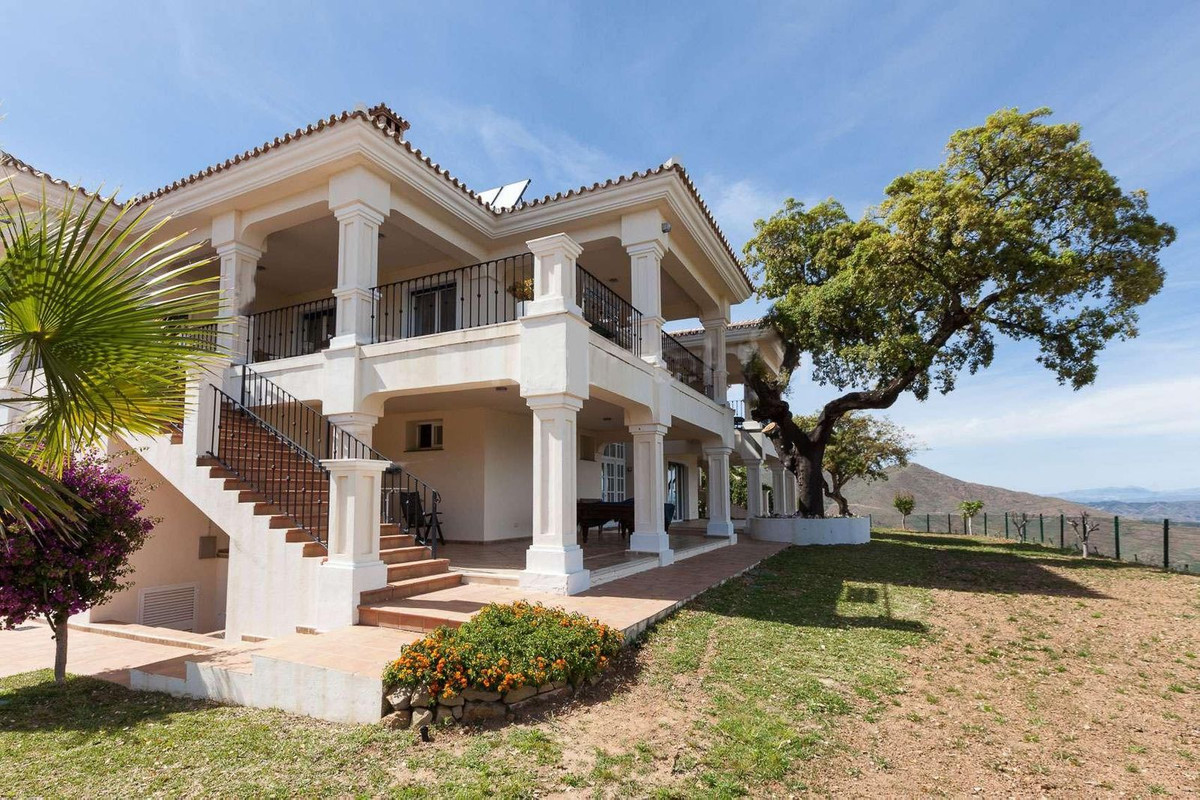 Villa Detached in La Mairena, Costa del Sol
