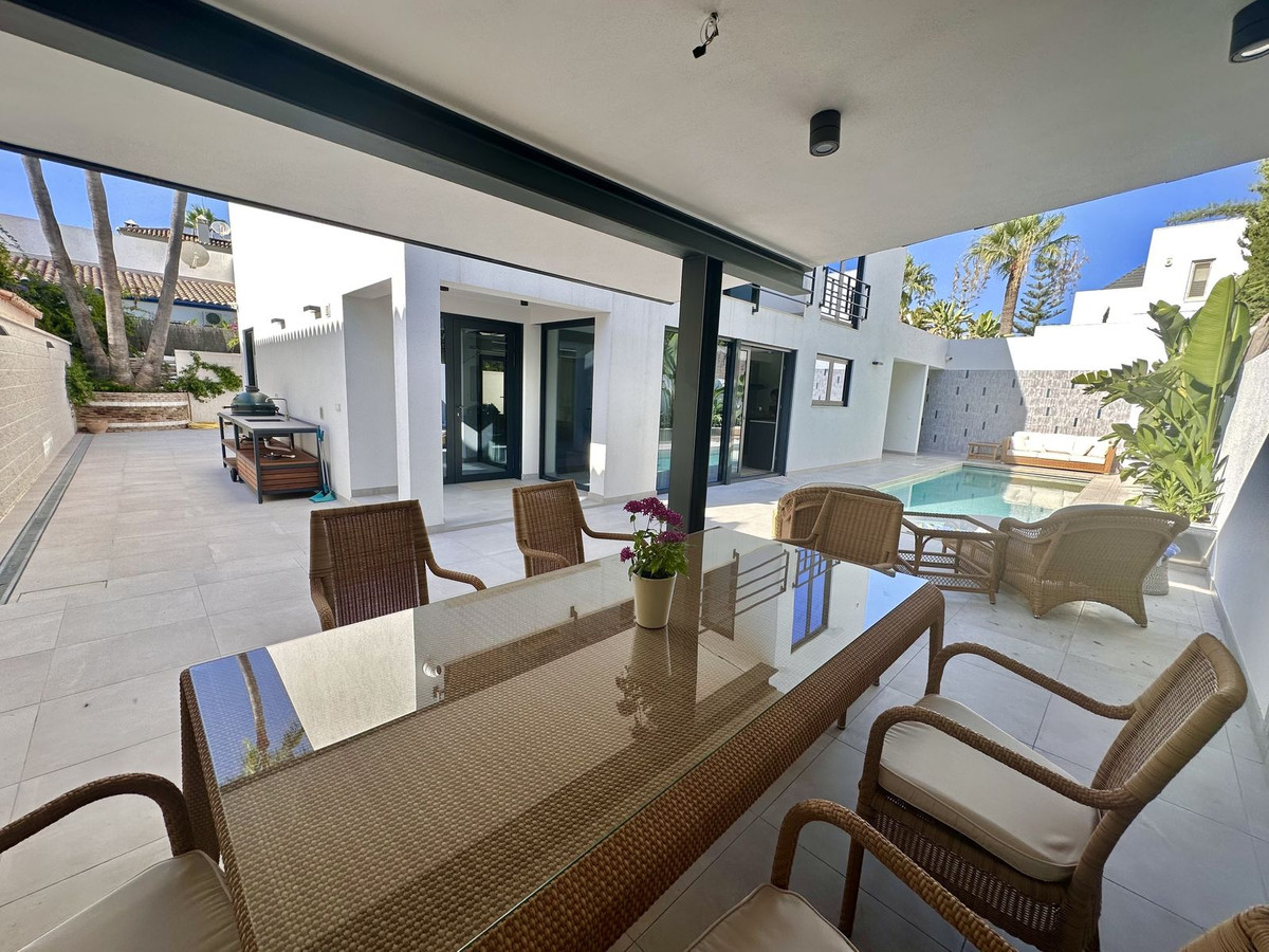 Villa Detached for sale in Puerto Banús, Costa del Sol