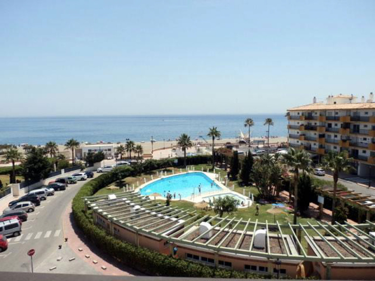 Beachfront south-east facing 3-bed apartment with pool and gardens in central Sabinillas.