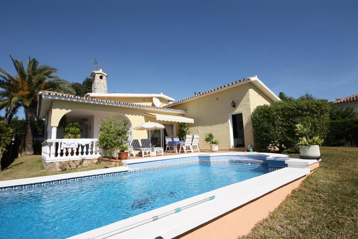 Villa - Chalet en venta en Elviria R3995284