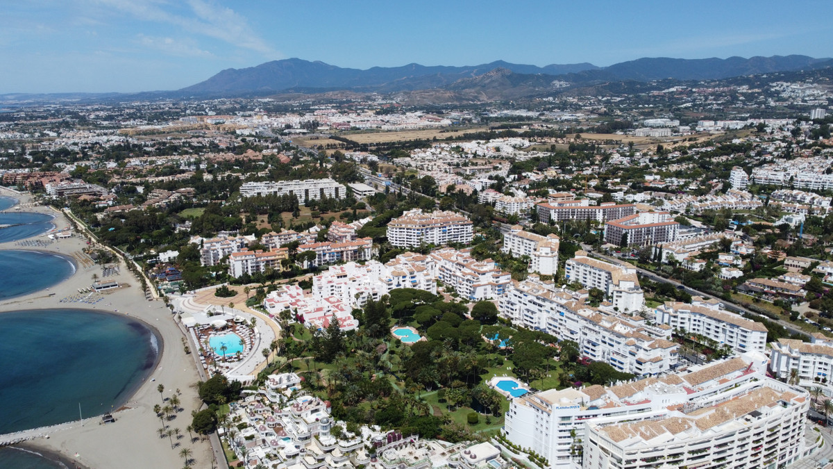Puerto Banus Marbella, Investment opportunity

Welcome to Playas del Duque, one of the most iconic r, Spain