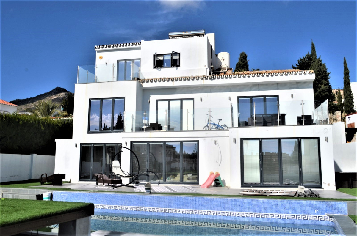 Detached Villa for sale in Arroyo de la Miel R3574420