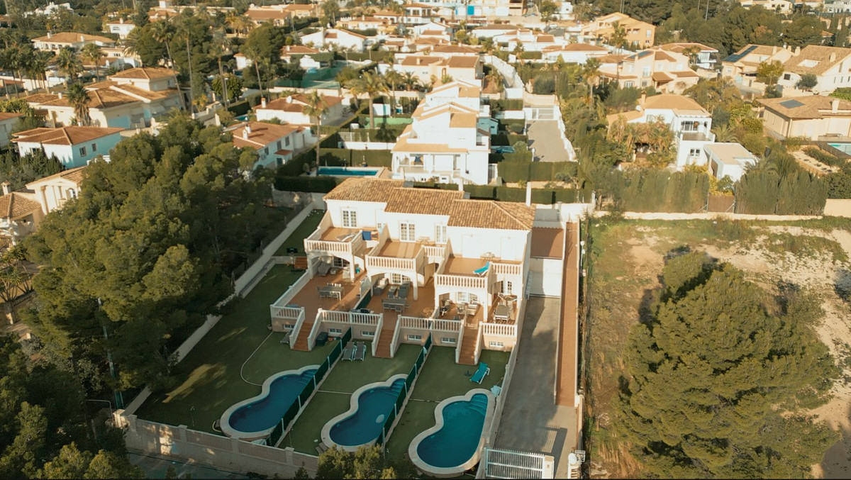 In the beautiful small town of La Nucia we have three large exclusive houses for sale built in 2017 , Spain