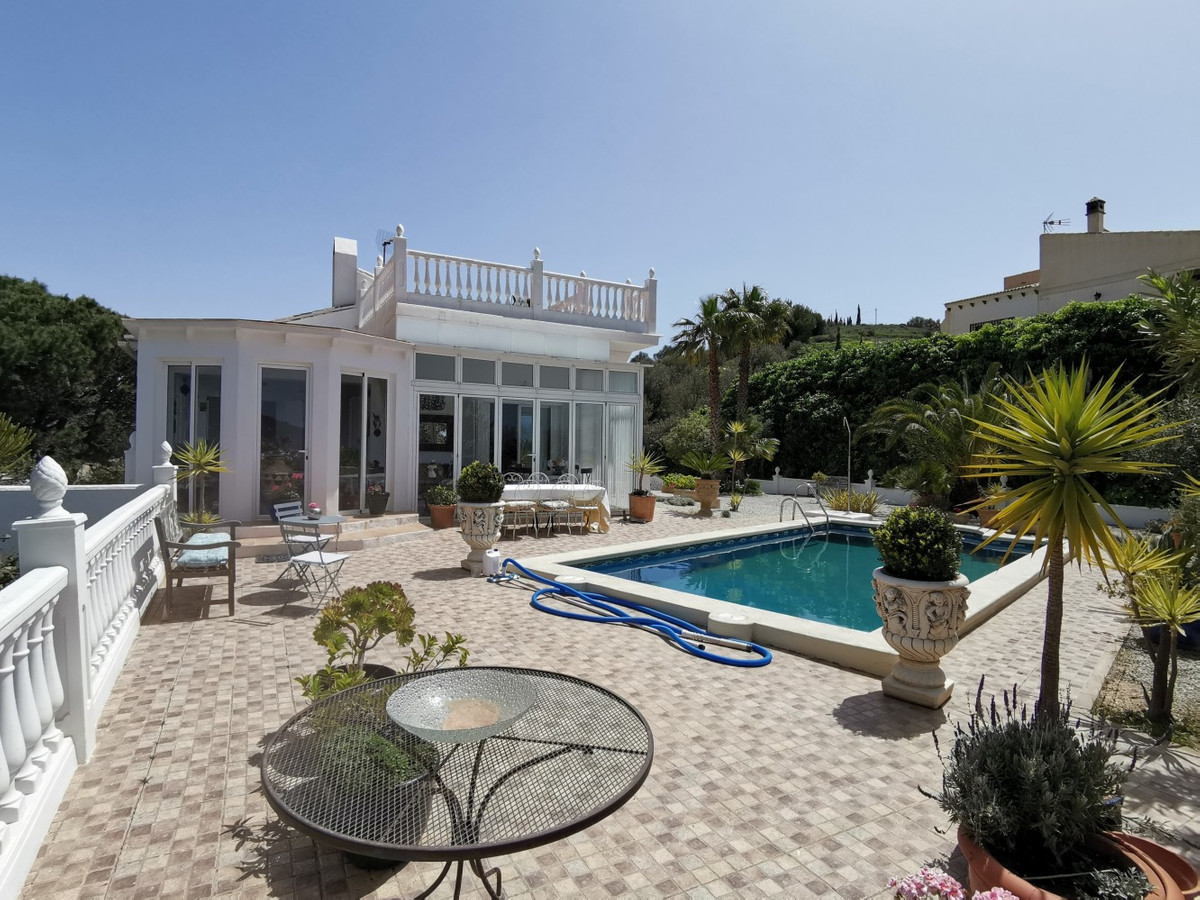 Beautiful Villa with spectacular sea and mountain views in Torrox, consisting of a main house with two living rooms, one with fireplace and one for...