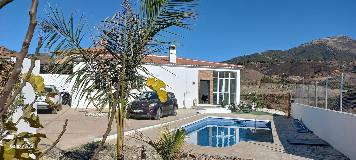 Villa te koop in Alhaurín el Grande R4599982