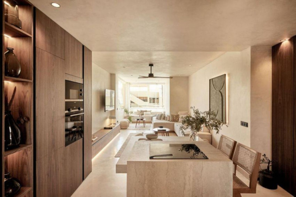Top Floor Apartment, Guadalmina Baja, Costa del Sol.
3 Bedrooms, 2 Bathrooms, Built 105 m².

Setting, Spain