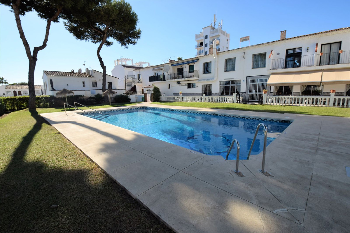 This is a very rare to find 3 bedroom townhouse in the lovely and peaceful La Cortijera, just a few , Spain