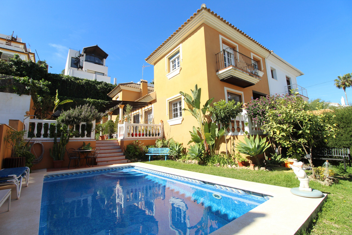 Villa Pareada en Nueva Andalucía, Costa del Sol
