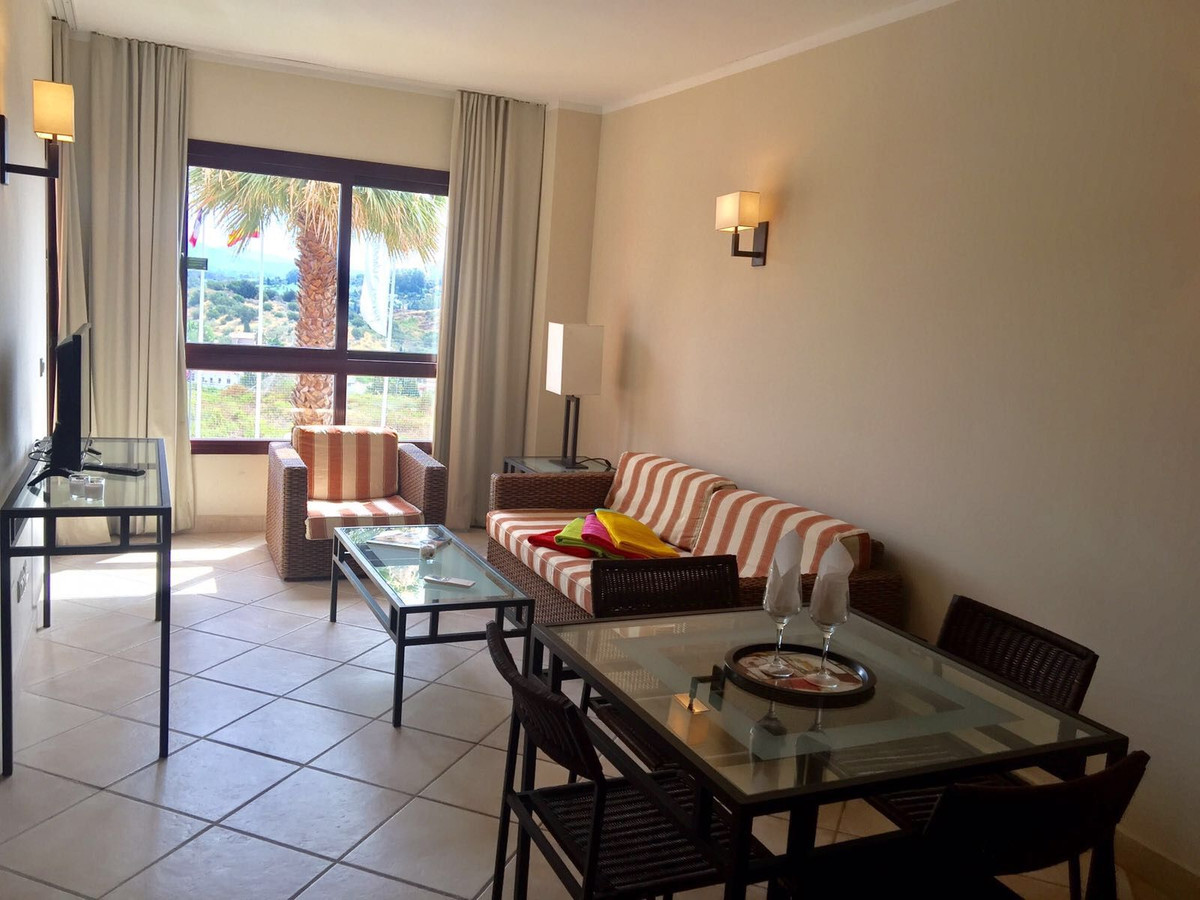 Apartment Middle Floor in Bel Air, Costa del Sol
