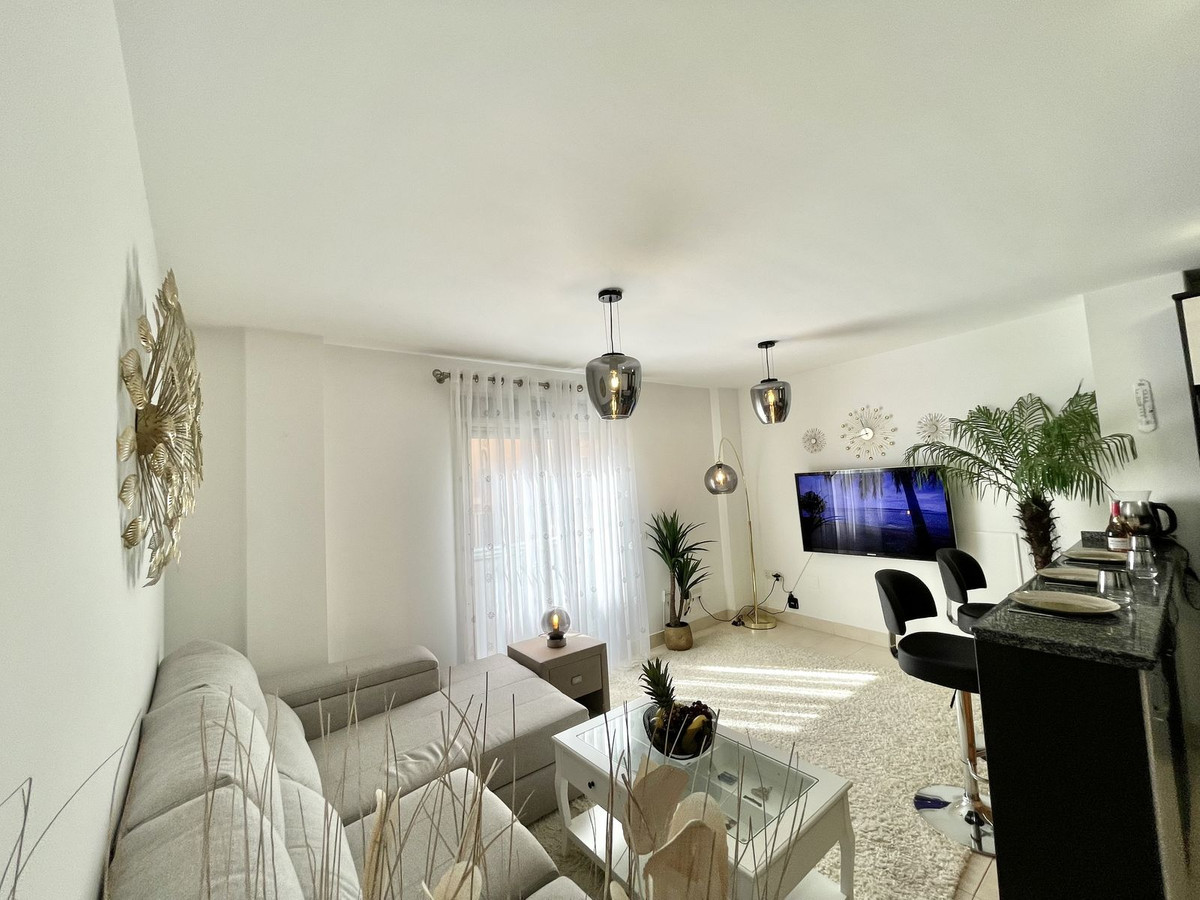 2 Bedroom Middle Floor Apartment For Sale Las Lagunas, Costa del Sol - HP4290748