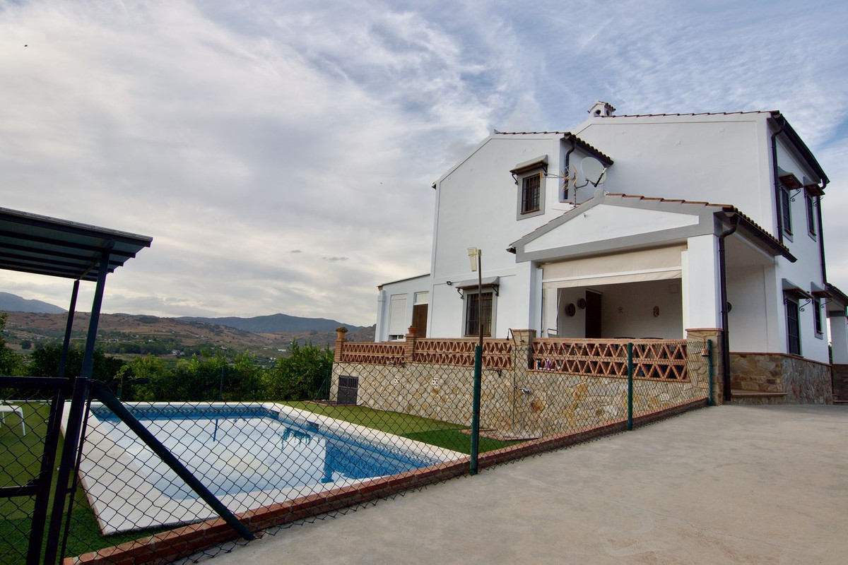 						Villa  Detached
													for sale 
																			 in Pizarra
					