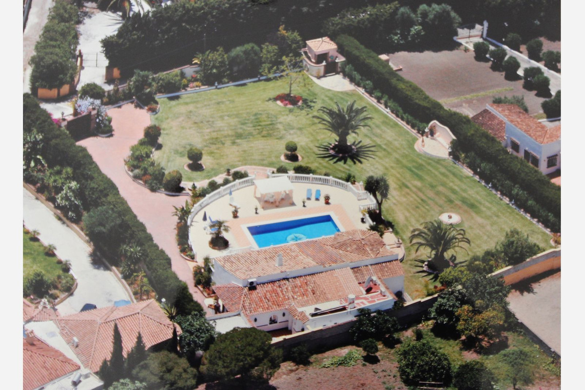 3 bedroom Villa For Sale in Estepona, Málaga