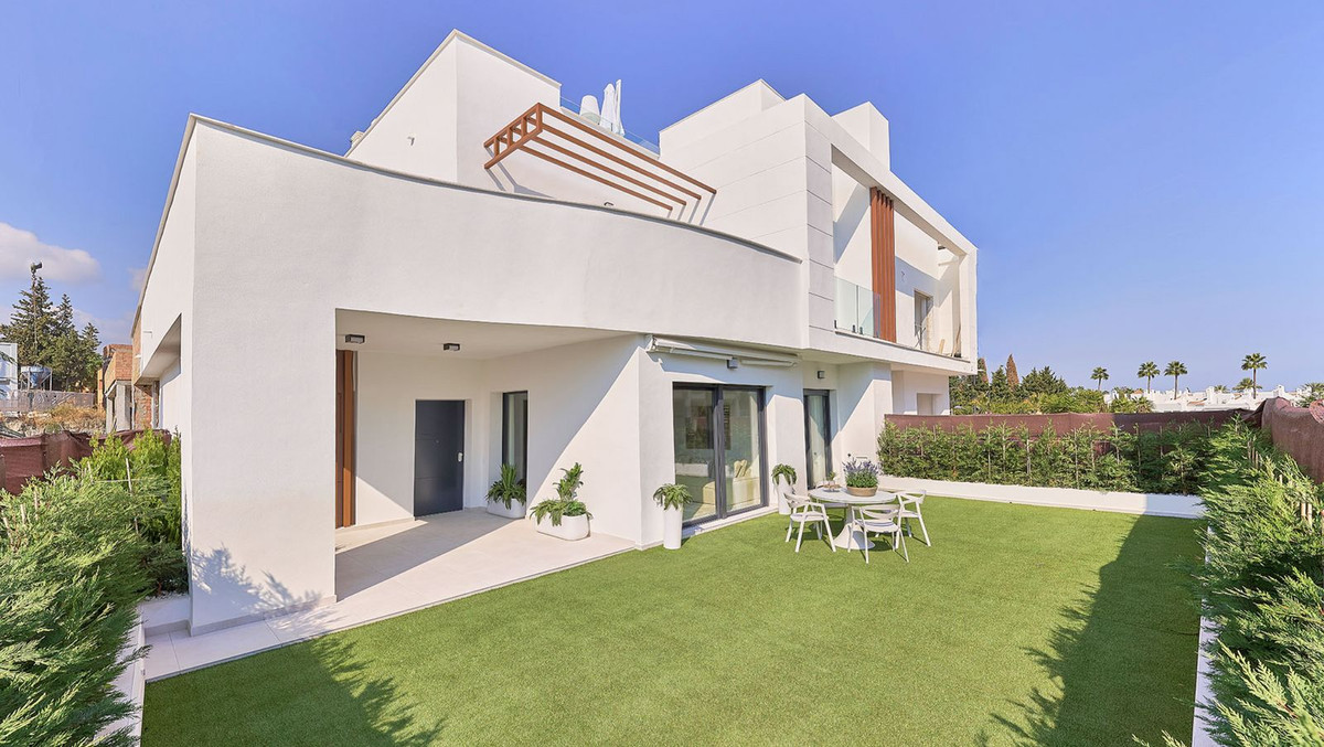 Villa Pareada en venta en Cancelada, Estepona