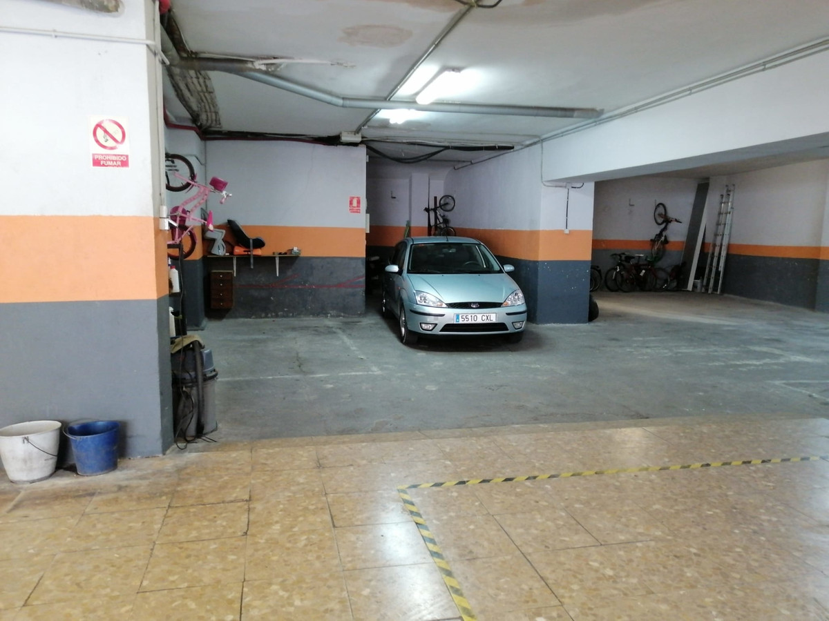 LOCAL OF 190 MTS, ADAPTED AS A GARAGE, 1 BATHROOM.
IN AVD DEL MAR MARBELLA HAS ENTRANCE BY CALLE MED, Spain