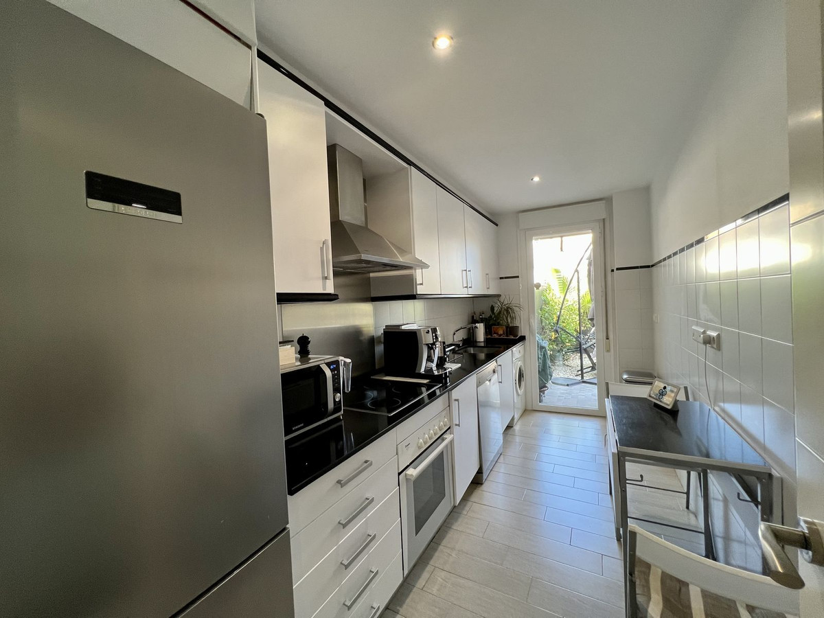 House Call Brida 2 Hipodromo Residential
A semi-detached house for sale in a private urbanization in, Spain