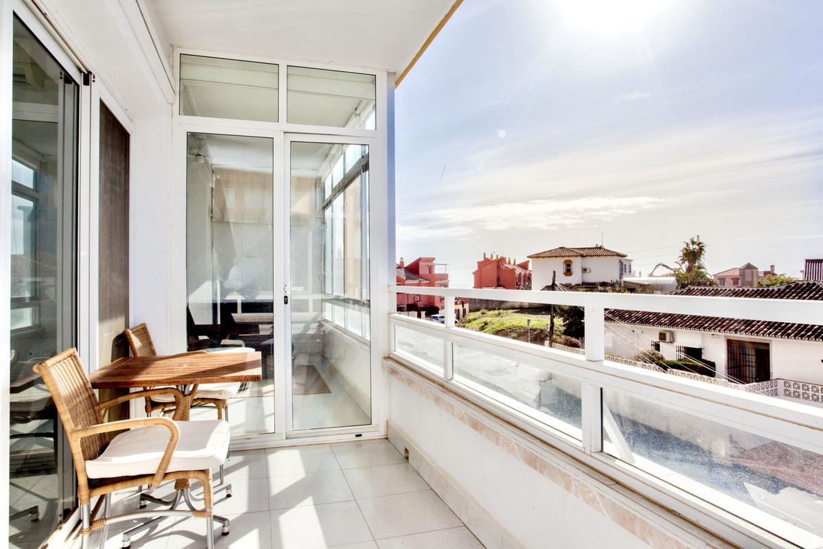 We are offering a lovely bright two bedroom one bathroom apartment with a large terrace with panoram, Spain