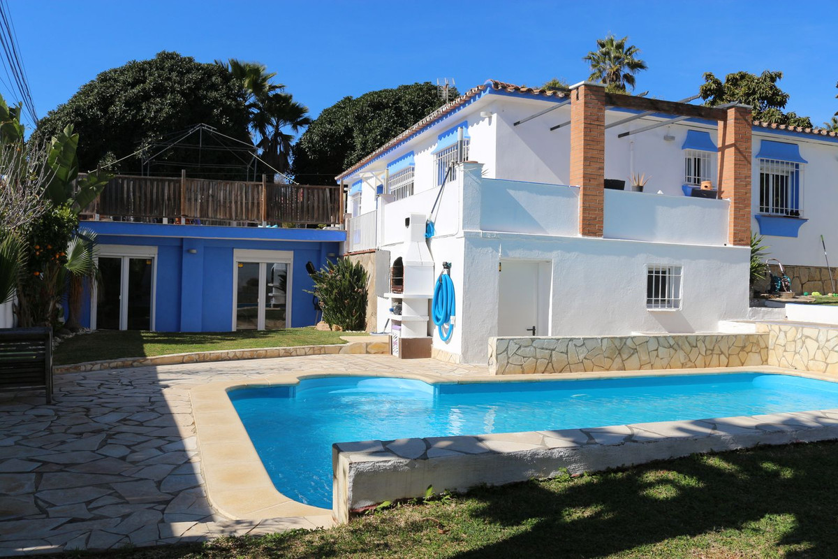 Detached Villa for sale in Costabella R4059583