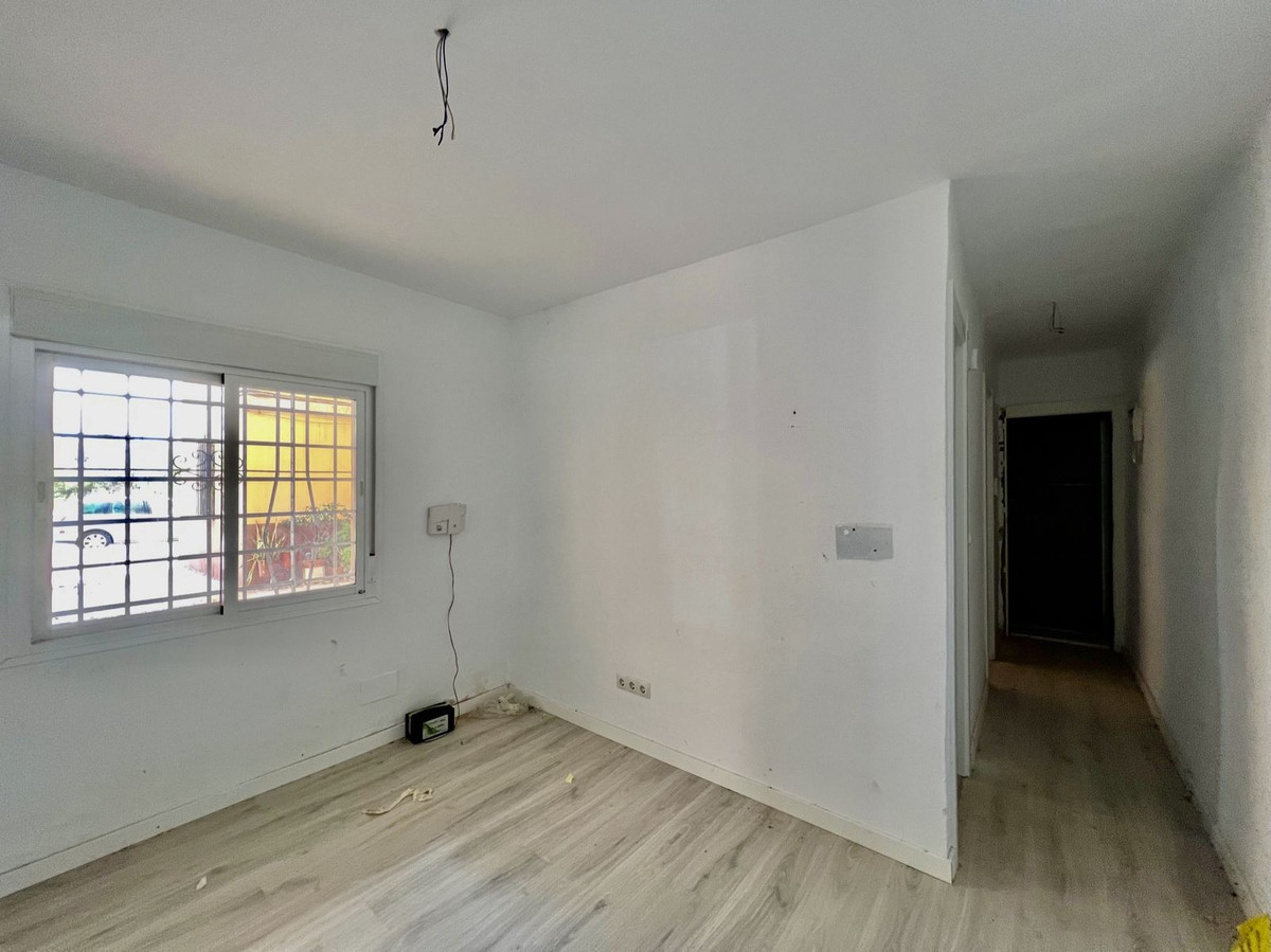 Apartment for Sale in Dos Hermanas, Malaga Ciudad