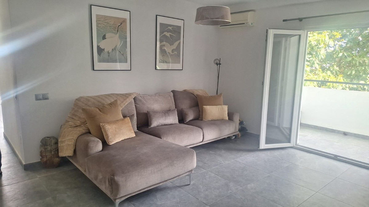 3 Bedroom Middle Floor Apartment For Sale Calahonda, Costa del Sol - HP4327690