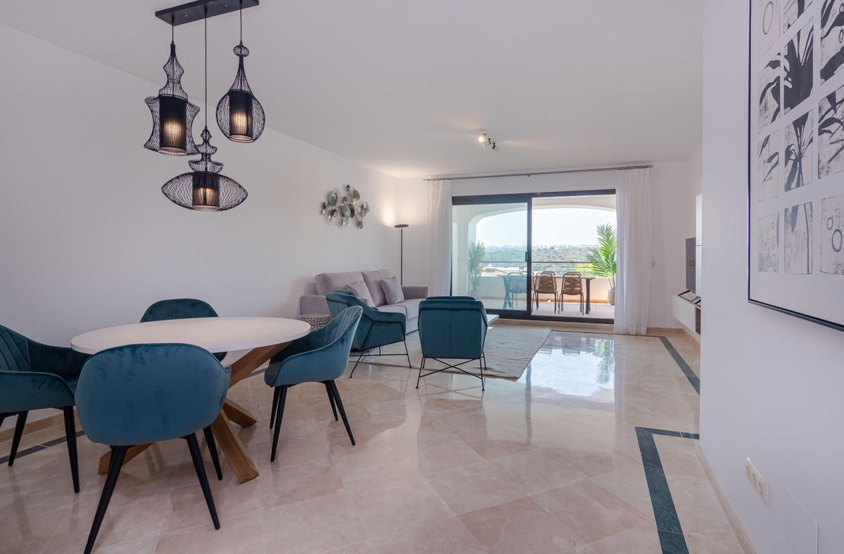 Apartment Middle Floor in Casares Playa, Costa del Sol
