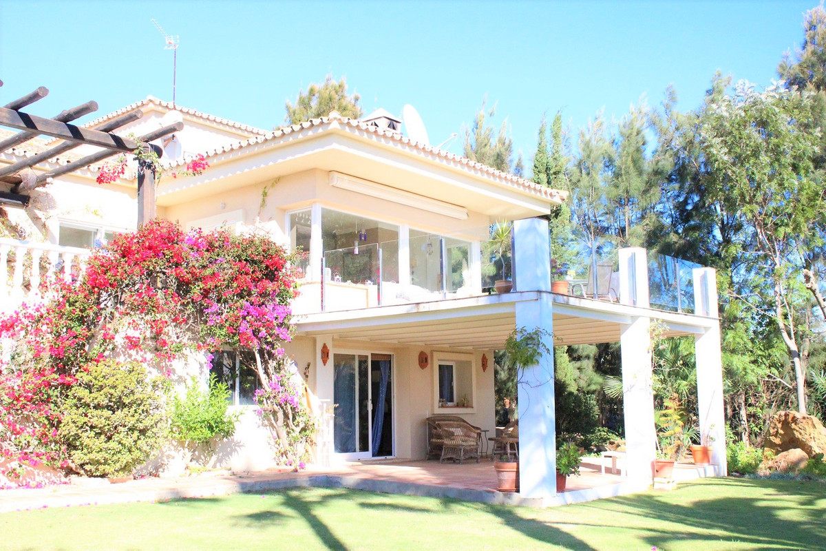 Wonderful villa situated between Punta Cullera and San Roque.