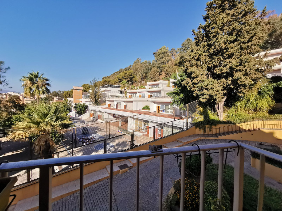 4 bedroom Apartment For Sale in Málaga Este, Málaga