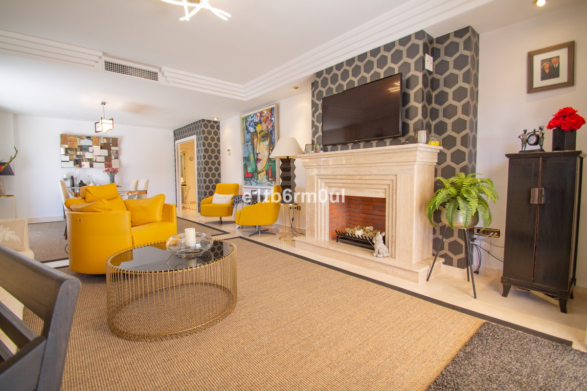 2 bedrooms Apartment in The Golden Mile