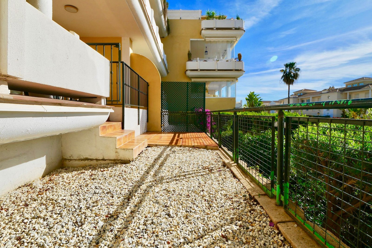 Apartamento Planta Baja en Cabopino, Costa del Sol
