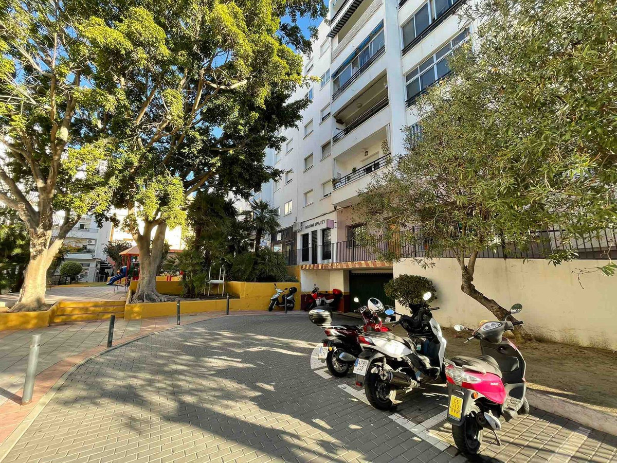 Local of 60 square meters in the heart of San Pedro Alcantara. Ideal for office., Spain