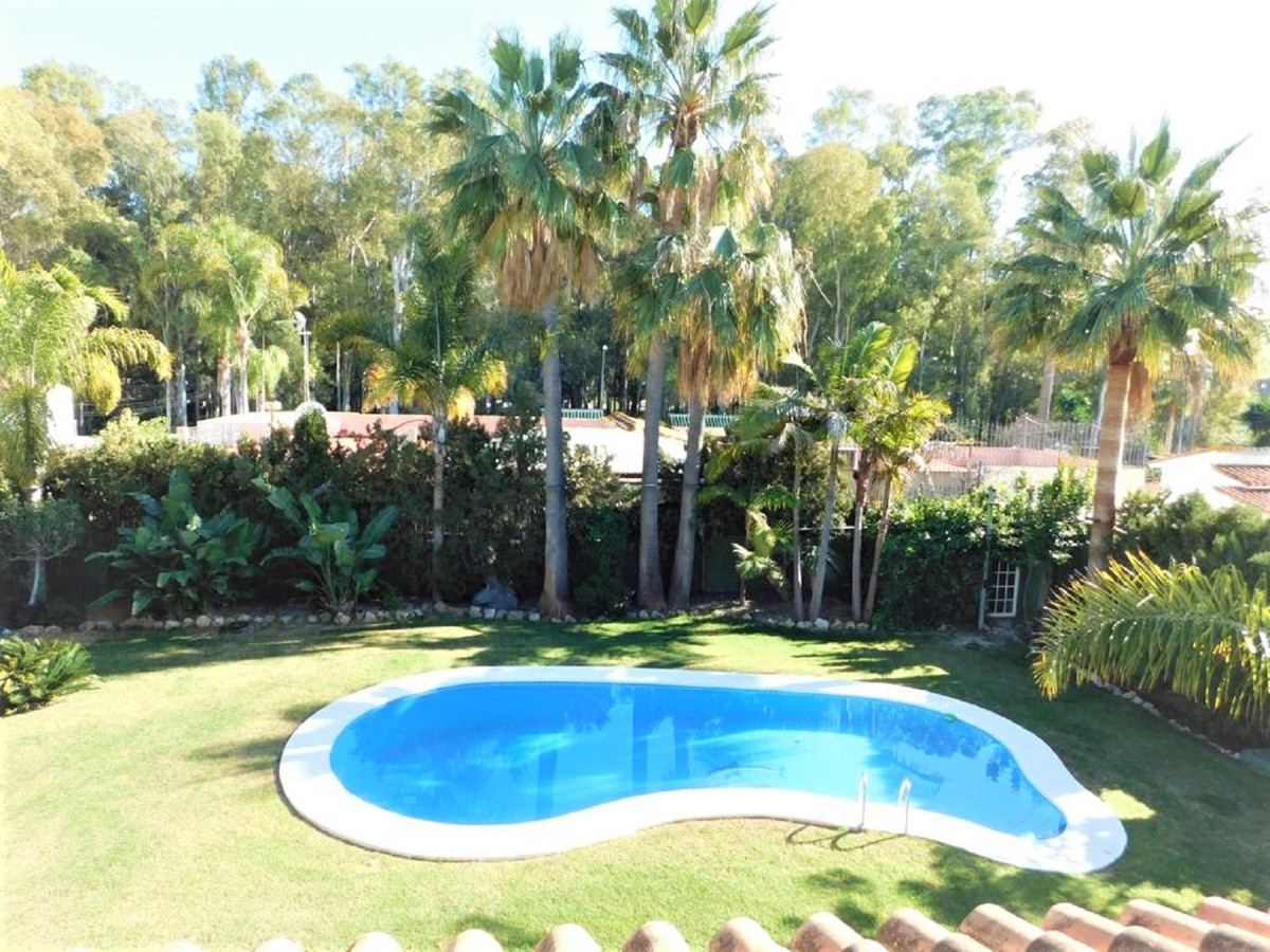 Very nice 4 bedroom villa located in San Pedro beachside walking distance to the sea and all ameniti, Spain