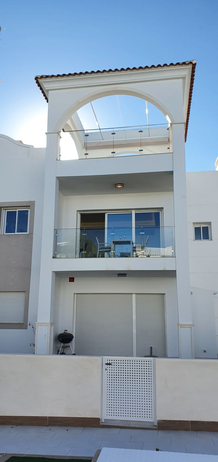 a beautiful duplex apartment with a very nice roof terrace.
This is located in beautiful Torrevieja., Spain