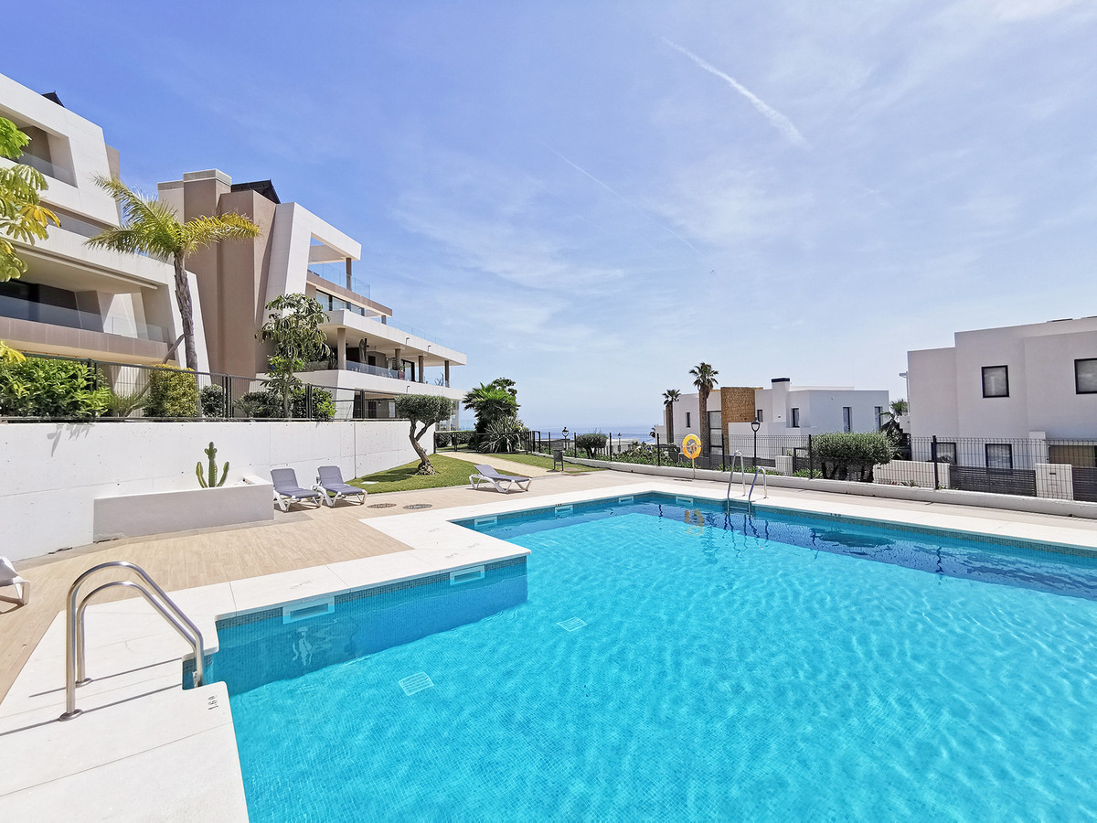 3 Bedroom Middle Floor Apartment For Sale Cabopino, Costa del Sol - HP4109560