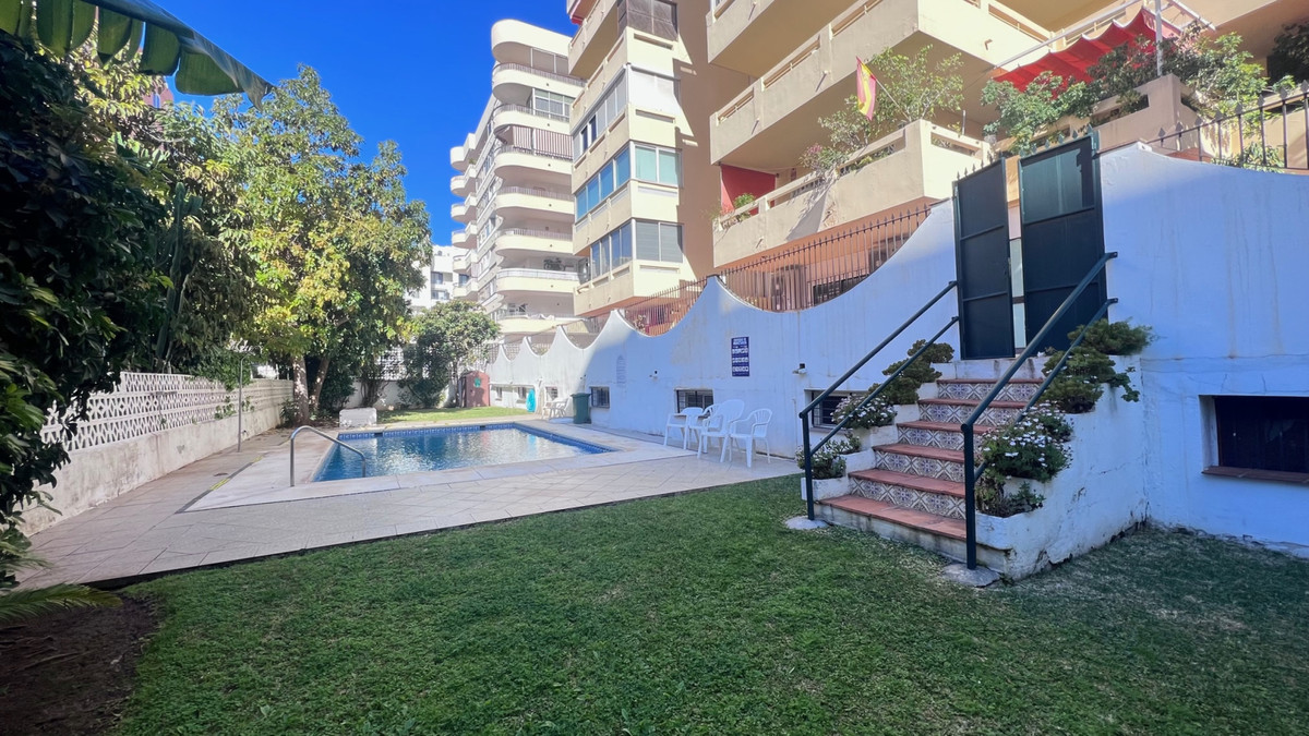 Middle Floor Apartment for sale in Marbella R4694833