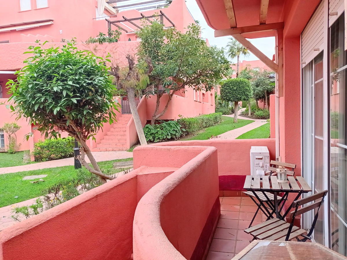 Apartamento Planta Baja en venta en Costabella, Marbella Este