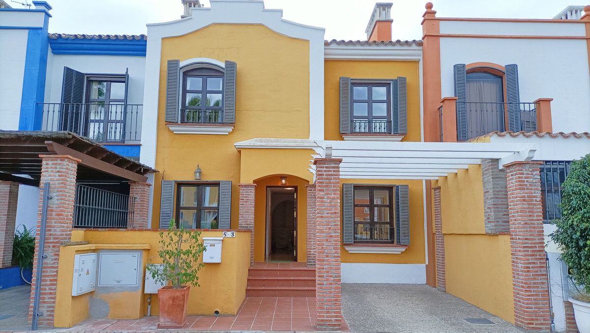 Fantastic large four bedroom Townhouse with private garden in secure family friendly complex Villas , Spain