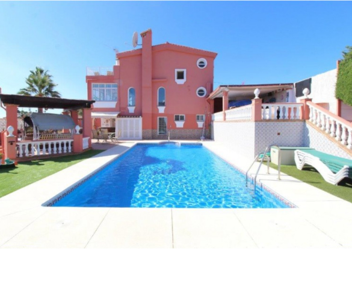 An ideal holiday rental investment opportunity!

Situated in the quiet but neighbourly Los Coscas in, Spain