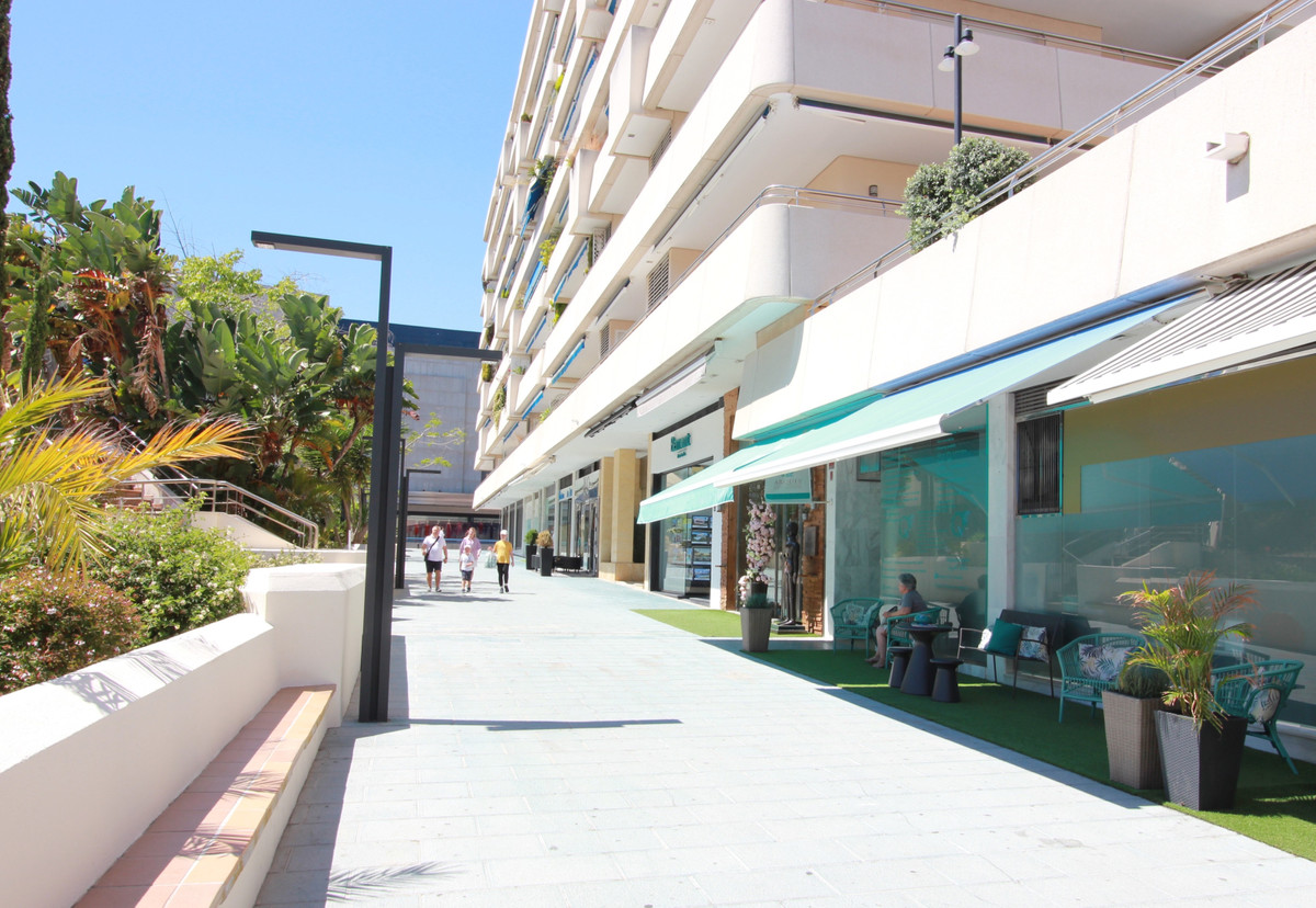 Modern renovated luxury shop in Marina Banus., Spain