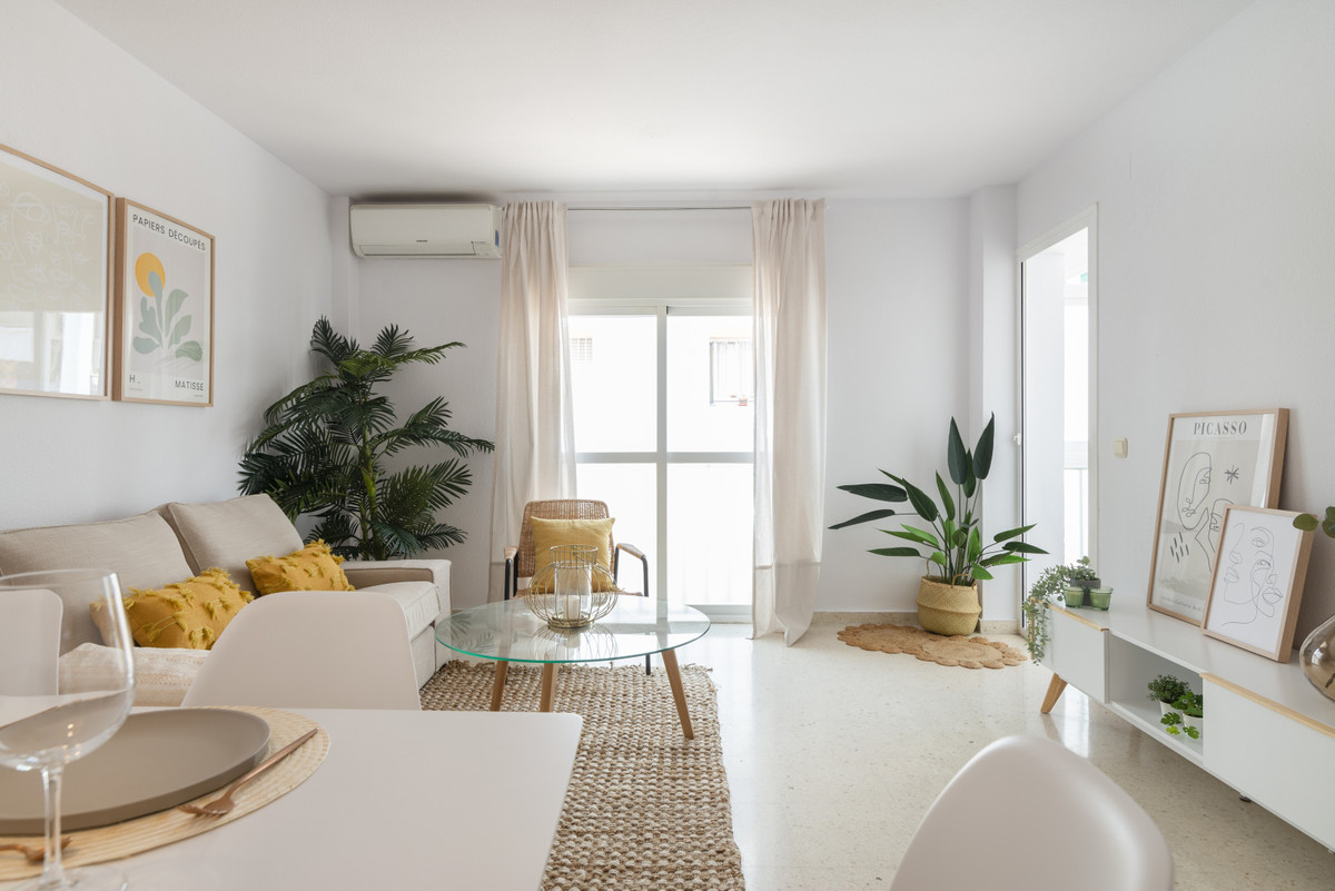 New to the market.

Lovely three bedroom two bathroom apartment located in the heart of San Pedro, c, Spain