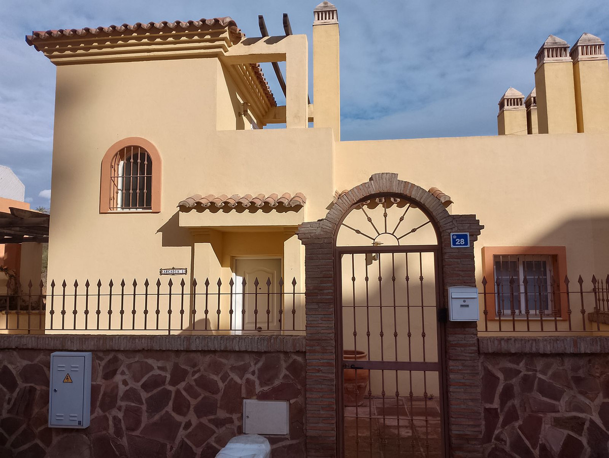 						Villa  Semi Detached
													for sale 
																			 in Sierrezuela
					