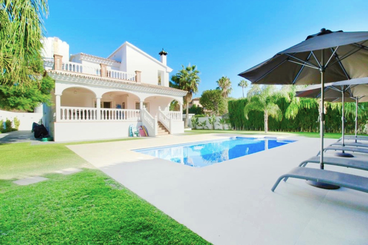 Villa - Chalet en venta en Nueva Andalucía R3584437