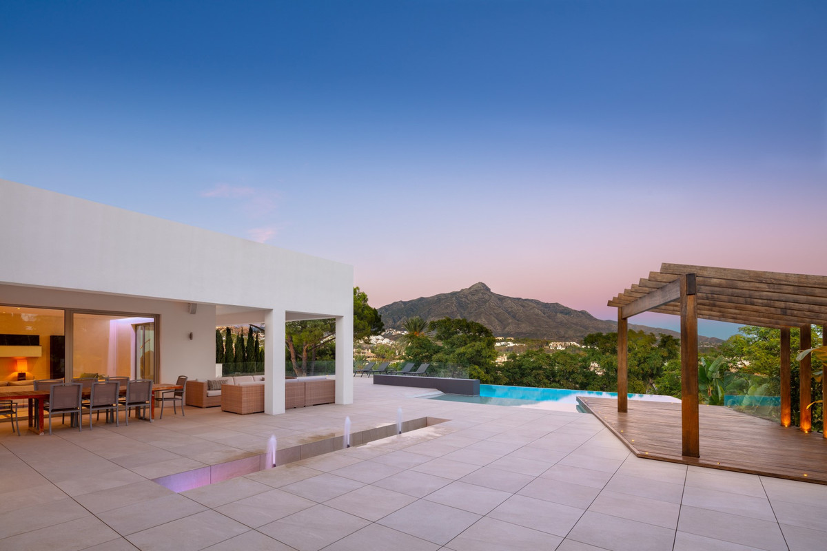 Detached Villa for sale in Las Brisas R4200334