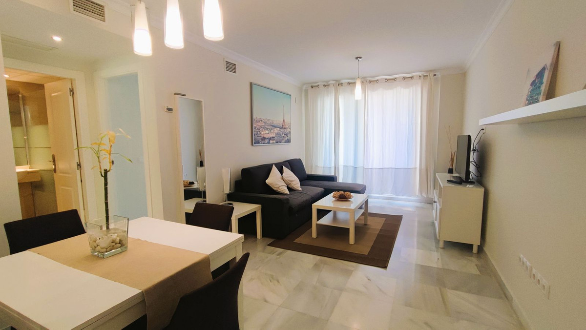 2 Bedroom Middle Floor Apartment For Sale Benalmadena, Costa del Sol - HP4591045