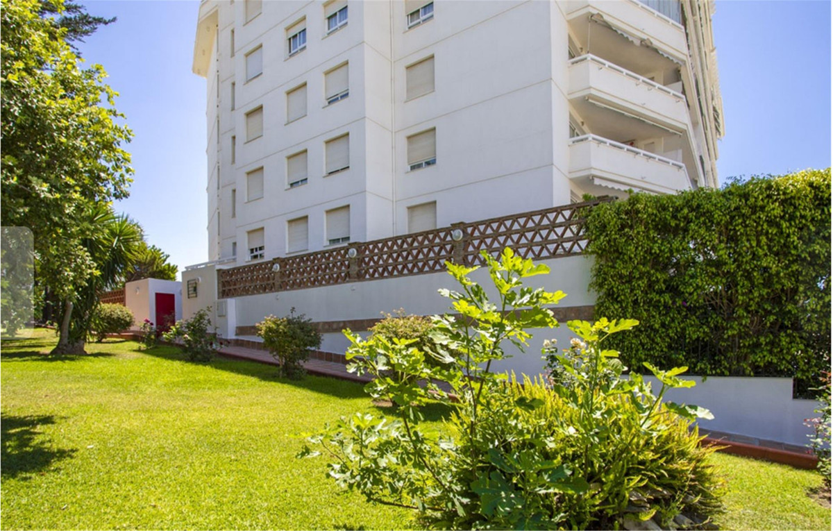 						Apartamento  Planta Media
													en venta 
																			 en Marbella
					