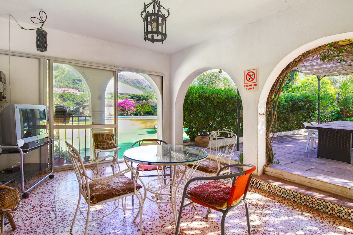 Beautiful Villa on large plot for sale in Alhaurin de la Torre!!
