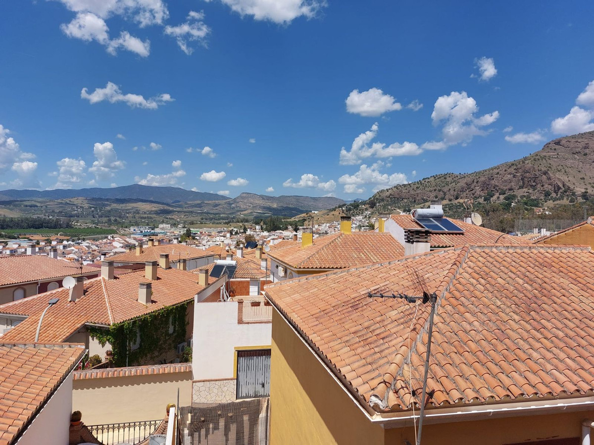 Townhouse in Pizarra R4715305