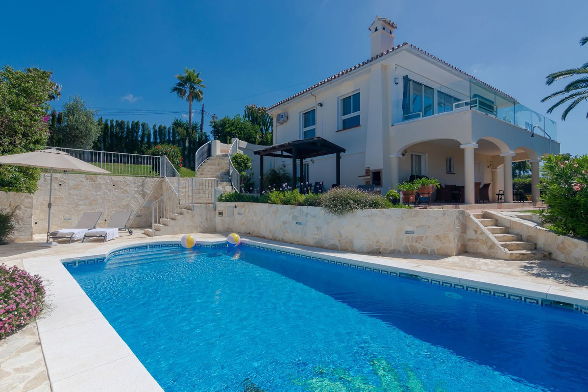 4 Bedroom Detached Villa For Sale Elviria, Costa del Sol - HP4690999