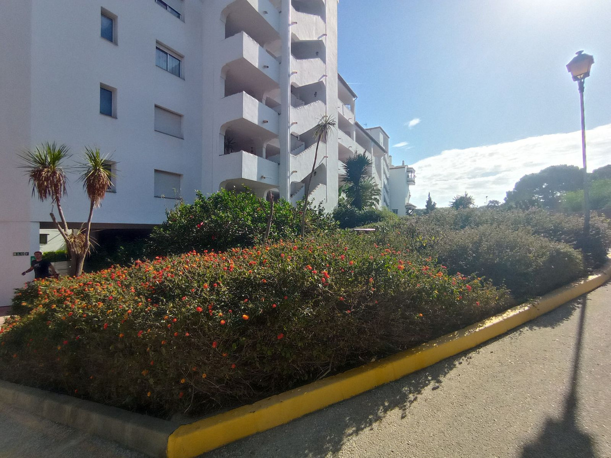 Apartment Ground Floor in Calahonda, Costa del Sol
