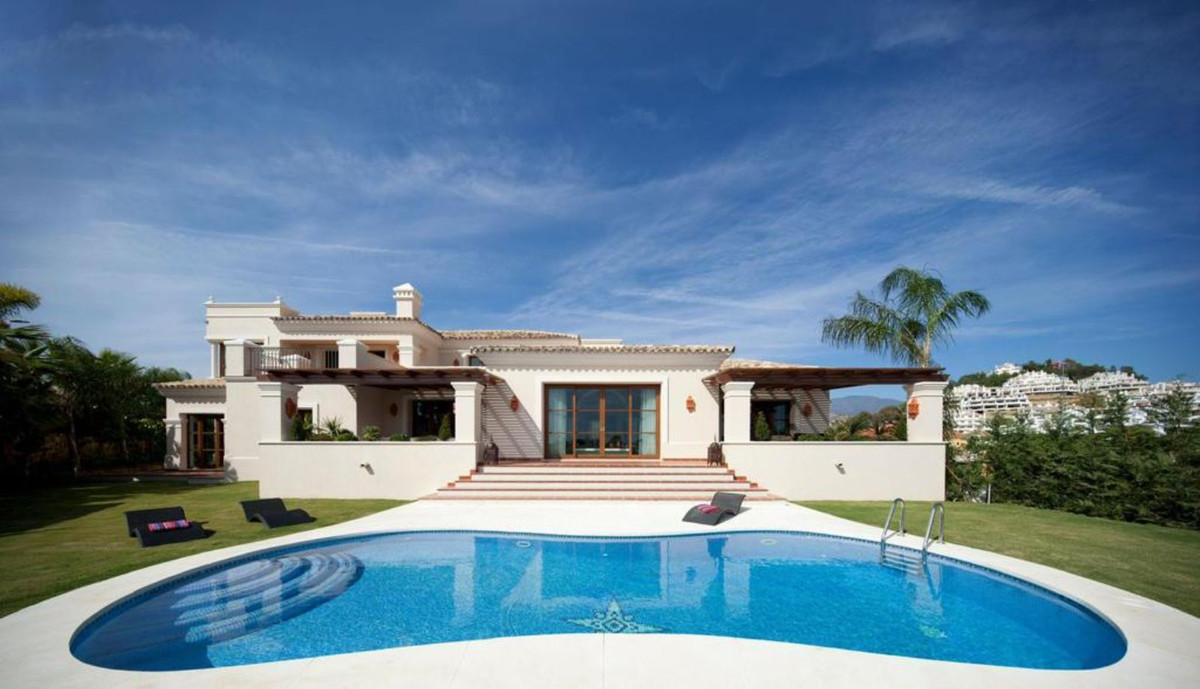 Detached Villa for sale in Marbella R4433074