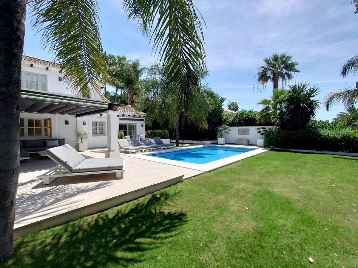 Villa te koop in Nueva Andalucía R4313191