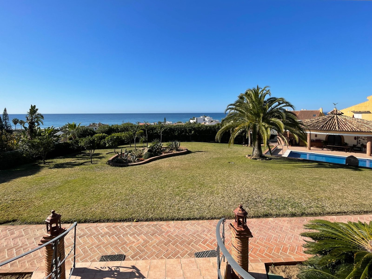 						Villa  Detached
																					for rent
																			 in Costabella
					
